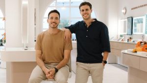 Gerard Prats y David Hart, fundadores de Saigu, la primera gran marca de maquillaje española: 