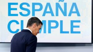 Sánchez con el Papa para evitar el control del Congreso