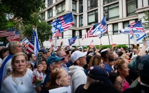 Jewish groups lead protest of hundreds outside Mamdani’s residence