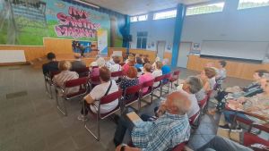 La mujer que transfirió 10.000 euros a un falso hijo (pese a no ser madre): la Policía usa casos reales ocurridos en Asturias para alertar en Mieres sobre fraudes y estafas