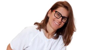 La enfermera asturiana Carolina Samalea plasma en un libro 25 años de profesión: 