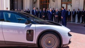 A Maranello hanno fatto di tutto, ma la Luce è un flop. Costi, estetica e nostalgia