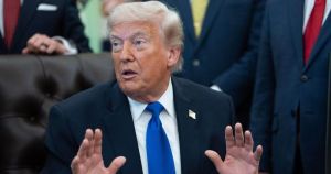 Trump actualiza su estado de salud por la insuficiencia venosa crónica que padece: 