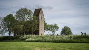 Kunstenaars verblijven in eeuwenoude Groninger kerkjes. Hun werk is dit weekend te zien tijdens festival