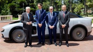 Ferrari sbanda sull’auto elettrica. Piazza Affari boccia la nuova Luce