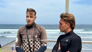 Salinas se moviliza tras la desaparición del joven Iyán Fariña para que sus surfistas sean parte de la seguridad costera