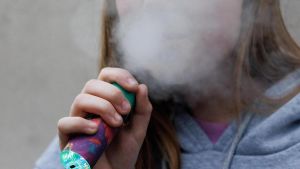 El auge del vapeo entre los adolescentes asturianos preocupa a los médicos: 