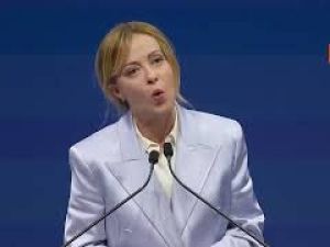 Meloni ad Assemblea di Confindustria: Ue faccia meno e lo faccia meglio