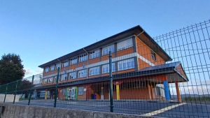 Cuatro alumnos del colegio San Cucao de Llanera, ingresados en el HUCA por un posible brote de gastroenteritis