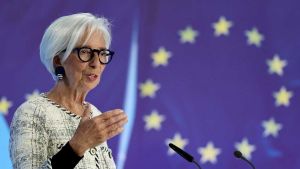 Più inflazione e meno crescita. E ora la Bce valuta anche un aumento dei tassi d’interesse