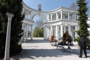 (POGLED) Dovolj je pingponga z dnevom spomina! Pustite jim, da pokopljejo žrtve komunističnega nasilja