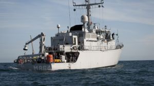Kabinet stuurt mijnenjager naar Straat van Hormuz, zodat die indien nodig snel ingezet kan worden