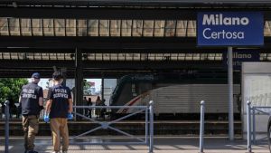 Milano, 22enne accoltellato alla stazione di Certosa: muore in ospedale