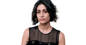 Antes e depois: Luisa Arraes surge caracterizada de Cássia Eller
