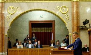 Magyar kuje reforme za vrnitev evra