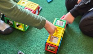 Flere trygge voksne i barnehagen