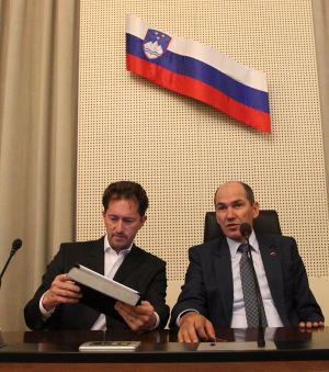 (POGLED) Kolumna Aleša Mavra: Vztrajam, da bi Slovenija za dolgoročno umiritev potrebovala veliko koalicijo