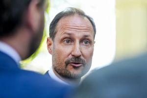 Vil unngå keiserlig forlegenhet