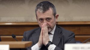 Grave e incoerente se Delmastro non consegna le chat con Caroccia ai pm