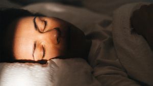Stanford Sleep Scientist: This 1 Sentence Mindset Shift Will Make You a Better Sleeper