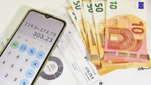 Come i politici ci impediscono di risparmiare sulle bollette