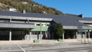 Aulas vacías a más de 30 grados: un colegio de las Cuencas, segundo centro educativo de Asturias que suspende las clases por altas temperaturas