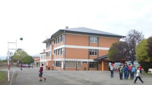 Los padres del colegio de San Cucao afectado por un brote de gastroenteritis afirman que hay 5 niños ingresados y culpan al agua