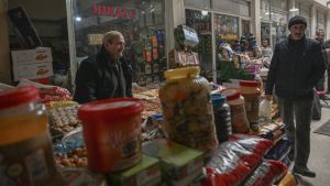 Crisis in Iran drijft mensen naar Turkije om toch nog wat te verdienen