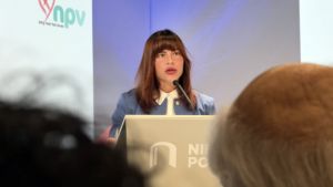 Olivia Maurel is kind van een draagmoeder, nu waarschuwt ze politici voor de prijs