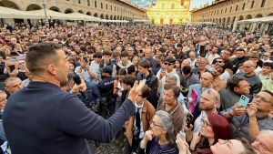 Vigevano, l’avamposto del generale Vannacci: “Noi razzisti? Macché. La città del ‘fare soldi’ spazzata via dalla crisi”