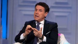 Conte non vuole l'Ucraina nell'Ue, sventa un incidente, ma non risponde su Renzi