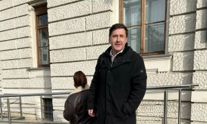 Tatvina poročnega darila: sodišče čistilko opralo očitkov