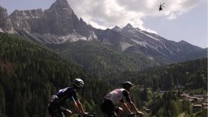 Il Giro d'Italia ad alta quota. Di che colore sono le Dolomiti?