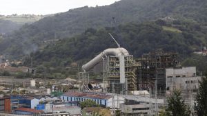 Langreo aprueba la ordenación de los 200.000 metros cuadrados de la térmica de Lada: habrá suelo para nuevas empresas, una reserva para la Bayer y la prolongación del paseo fluvial