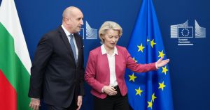 За два дни Европа видя две лица на Радев