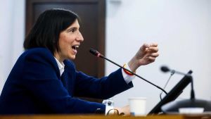 Schlein va a Civitavecchia e detta la linea green sull'energia. Porte chiuse per il nucleare