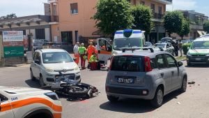 Schianto tra auto e moto a Vigevano: grave un 36enne