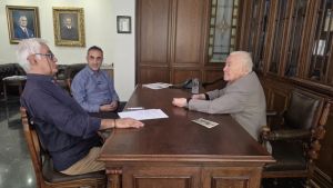 Ο θρύλος της Πάτρας Γιαννάκης Λαμπρόπουλος στην «Π»: «Με ποδαρόδρομο και ουζάκι ζεις… αιώνια»!