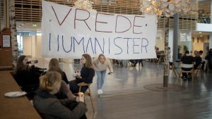 Åndelig oprustning begynder med genopbygningen af humaniora, som er mere end halveret siden 1990
