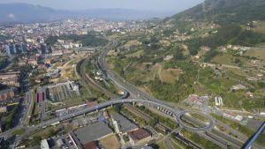 Herido grave un motorista de 37 años en Oviedo tras sufrir una caída en la AS-II de madrugada