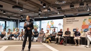 Eerste landelijke burgerberaad direct een succes. Kabinet neemt de helft van 82 klimaatadviezen over