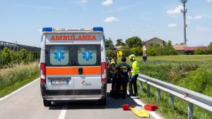 Perde il controllo della moto e si schianta: muore 17enne mentre tornava da scuola