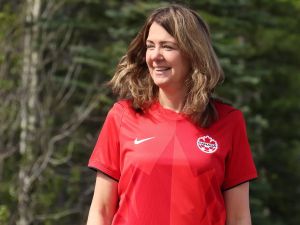 Bell: Danielle Smith vs. the Alberta separatists wanting to punt her as premier