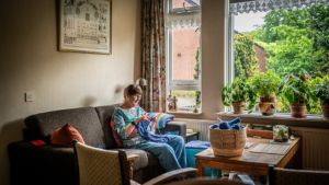 Hanny hield neuropathie over aan de chemotherapie. Maar haar hobby houdt haar vingers soepel