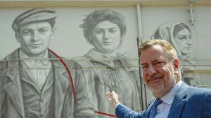 Bill de Blasio riconosce i nonni emigranti nel murale al porto: «Al loro coraggio io devo tutto» |