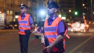 A Sesto San Giovanni c’è chi va in giro a sparare in aria. Con una bambina