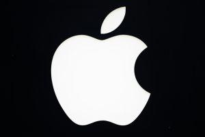 Apple vs Nvidia 2026: Which Stock Is the Smarter Buy Amid AI Boom?