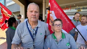 “Trasferiti a 100 chilometri di distanza”: supermercato Pam, rabbia e sciopero per due storici dipendenti