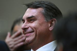 Flávio Bolsonaro: “Chefes de facções precisam ficar 80 anos presos”