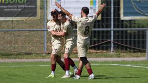 Der Türk. SV Singen feiert einen 4:2-Derbysieg über den FC 08 Villingen und den Klassenerhalt in der Oberliga